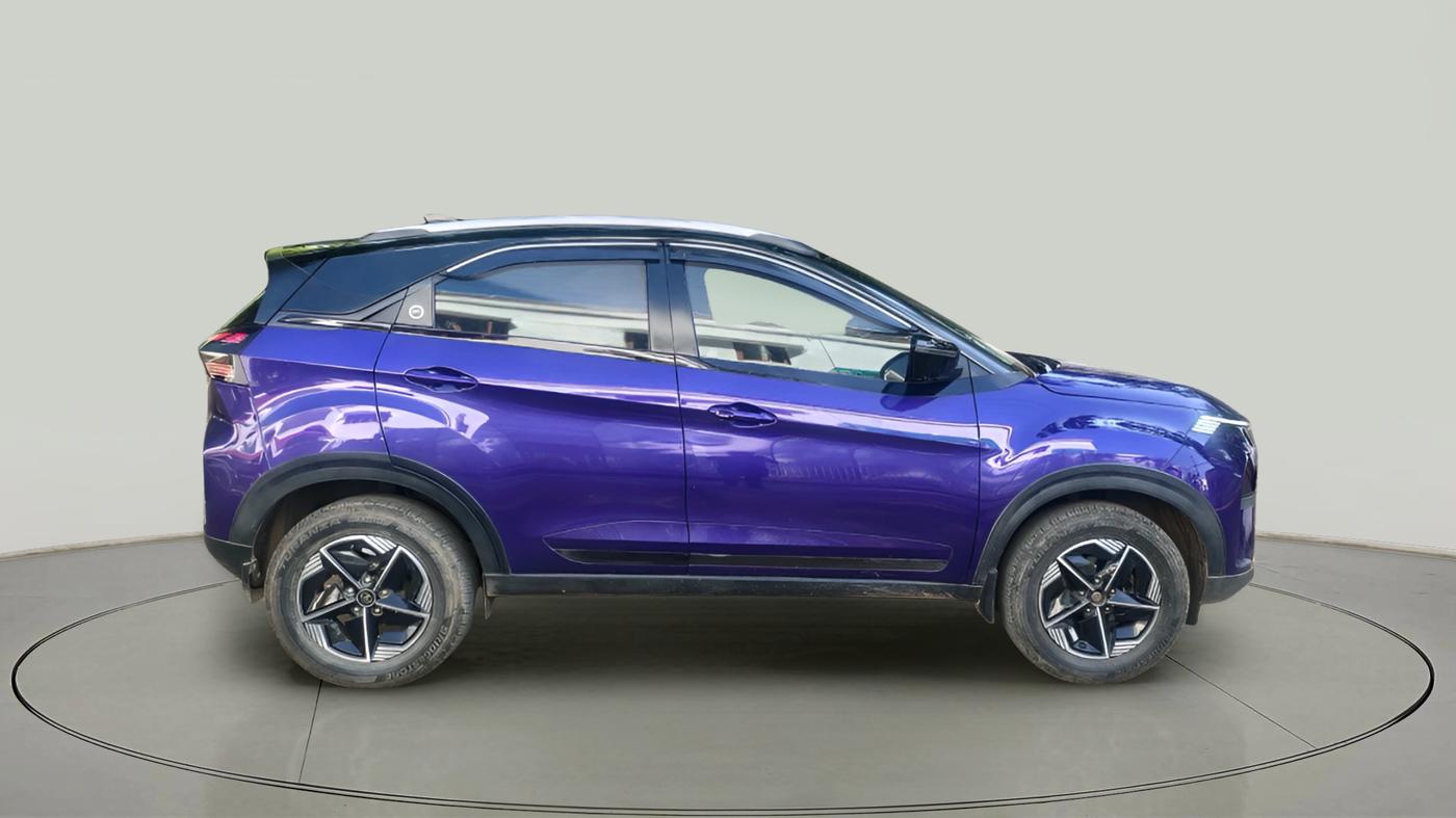 2023 Tata NEXON FEARLESS PURPLE + SUNROOF DUAL TONE 1.2 PETROL, Petrol, Manual, 28,082 km, exterior