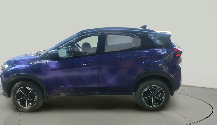 2023 Tata NEXON FEARLESS PURPLE + SUNROOF DUAL TONE 1.2 PETROL, Petrol, Manual, 28,082 km, exterior
