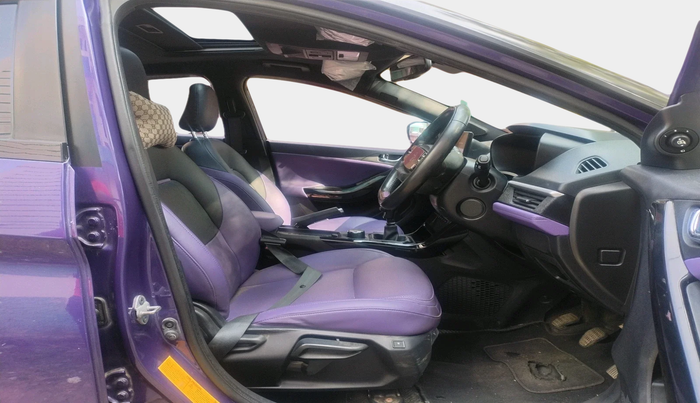 2023 Tata NEXON FEARLESS PURPLE + SUNROOF DUAL TONE 1.2 PETROL, Petrol, Manual, 28,082 km, interior