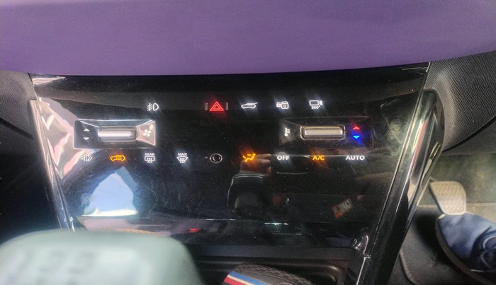 2023 Tata NEXON FEARLESS PURPLE + SUNROOF DUAL TONE 1.2 PETROL, Petrol, Manual, 28,082 km, interior