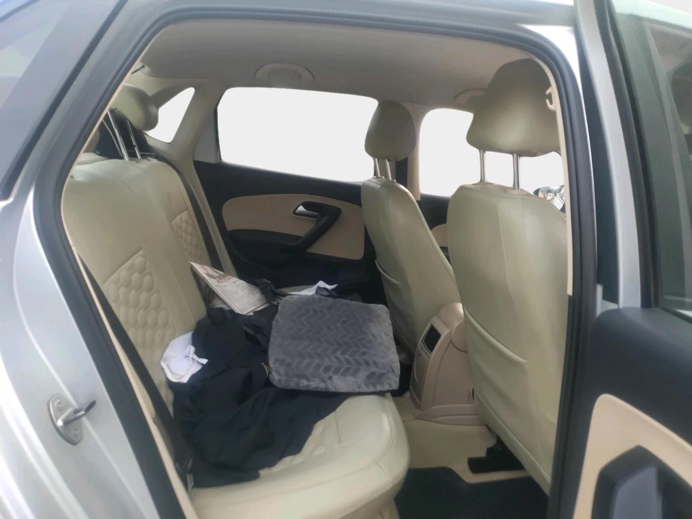 2018 Volkswagen Ameo HIGHLINE PLUS 1.5L 16 ALLOY, Diesel, Manual, 2,28,347 km, interior