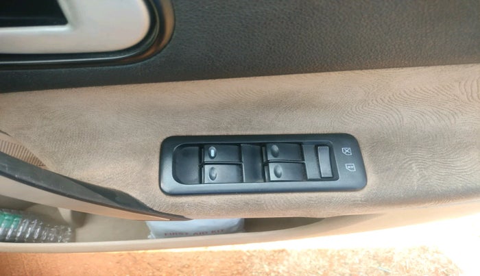 2013 Ford Fiesta TITANIUM PETROL, Petrol, Manual, 59,581 km, interior