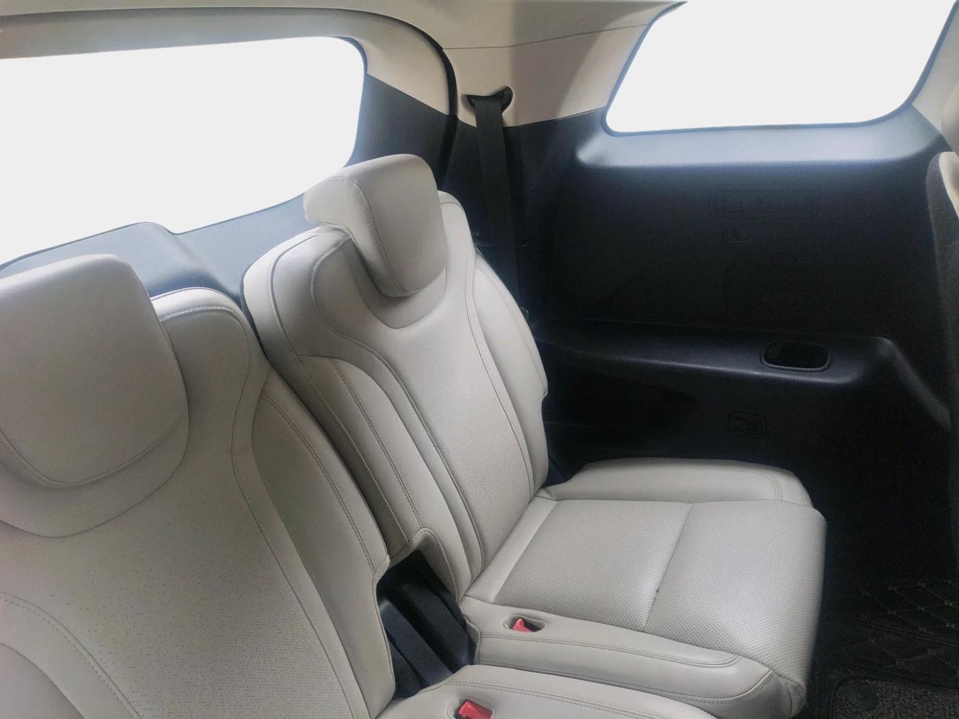 2022 Mahindra XUV700 AX 7 LUXURY D AWD AT 7 STR, Diesel, Automatic, 96,612 km, interior