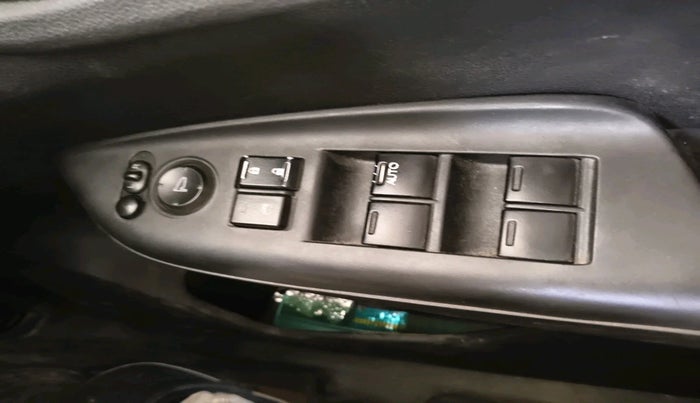 2018 Honda WR-V 1.5L I-DTEC VX MT, Diesel, Manual, 1,03,266 km, interior