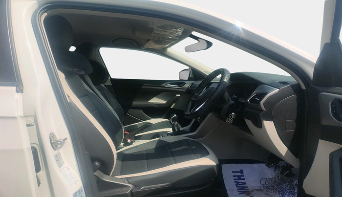 2023 Volkswagen TAIGUN HIGHLINE 1.0 TSI MT, Petrol, Manual, 25,028 km, interior