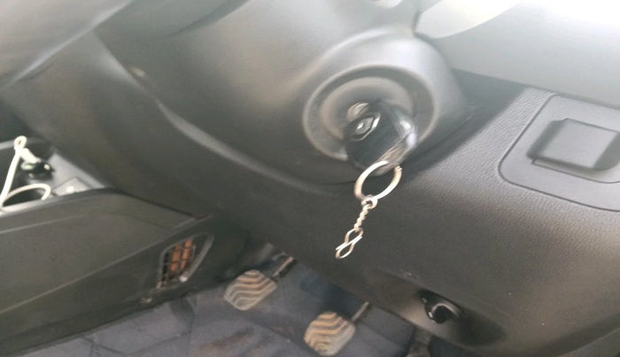 2020 Renault Kwid RXT 1.0 (O), Petrol, Manual, 1,11,836 km, interior