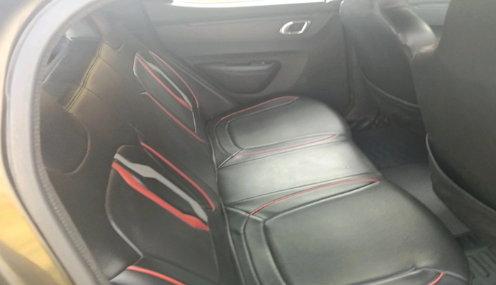 2020 Renault Kwid RXT 1.0 (O), Petrol, Manual, 1,11,836 km, interior