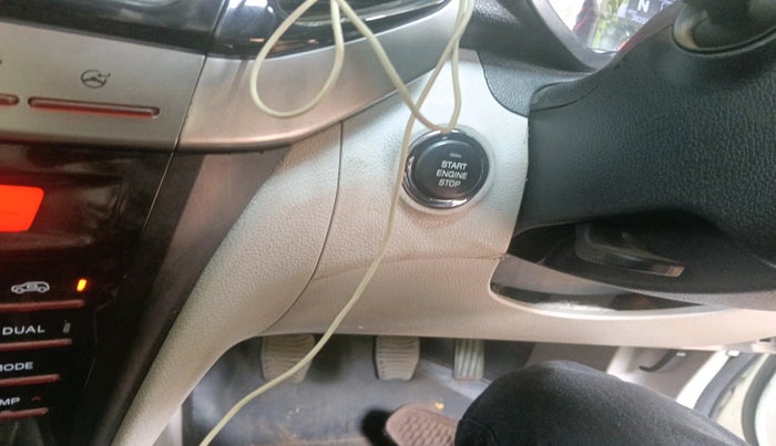 2021 Mahindra XUV300 W8 1.2 PETROL, Petrol, Manual, 38,259 km, interior