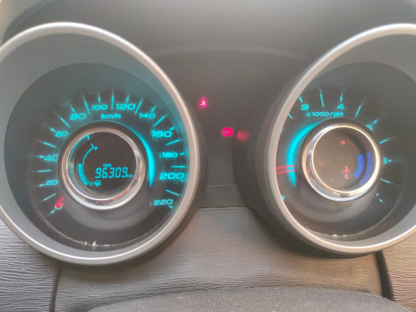 2016 Mahindra XUV500 W6, Diesel, Manual, 98,657 km, interior
