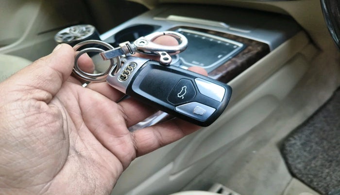 2015 Audi Q7 45 TDI TECHNOLOGY PLUS SUNROOF, Diesel, Automatic, 1,19,226 km, interior