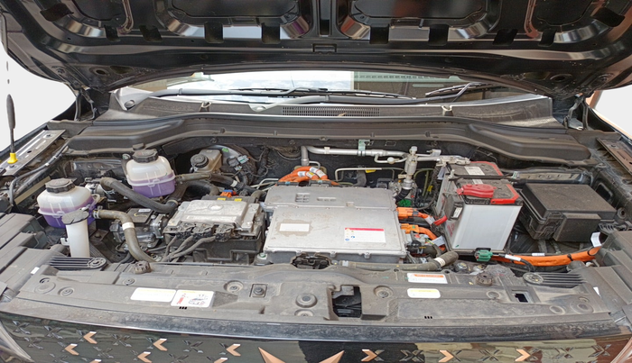 2024 Mahindra XUV400 EL 7.2 KW, Electric, Automatic, 8,022 km, exterior