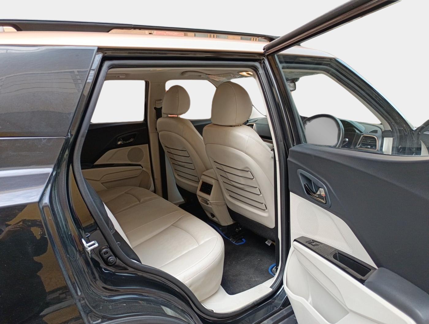 2024 Mahindra XUV400 EL 7.2 KW, Electric, Automatic, 8,022 km, interior