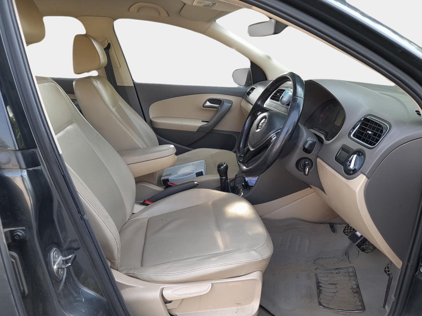 2017 Volkswagen Vento HIGHLINE PLUS 1.5 16 ALLOY, Diesel, Manual, 72,537 km, interior