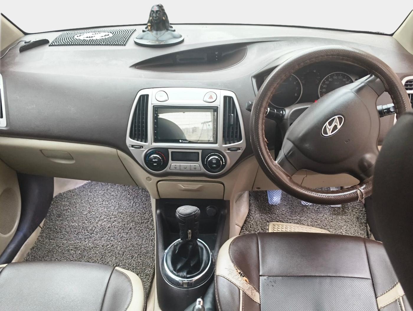 2011 Hyundai i20 MAGNA 1.2, Petrol, Manual, 85,000 km, interior