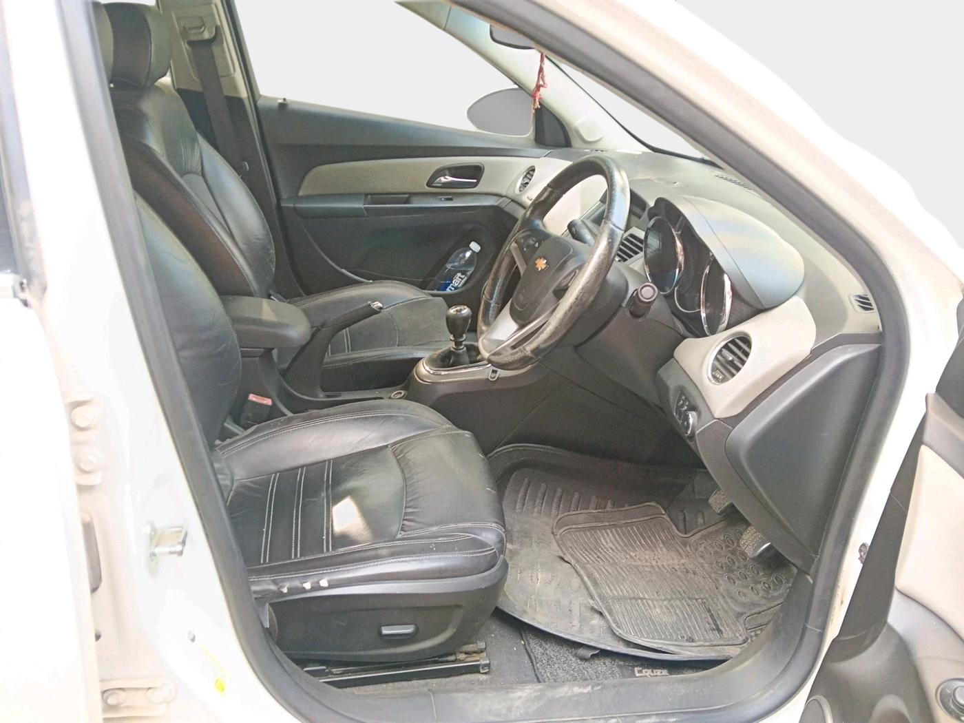 2015 Chevrolet Cruze LTZ, Diesel, Manual, 1,25,001 km, interior