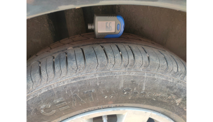 2016 Volkswagen Vento HIGHLINE 1.5 AT, Diesel, Automatic, 1,18,931 km, tyre