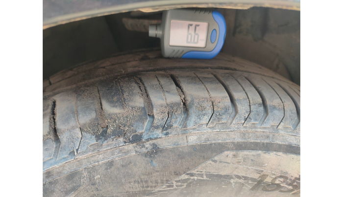 2016 Volkswagen Vento HIGHLINE 1.5 AT, Diesel, Automatic, 1,18,931 km, tyre