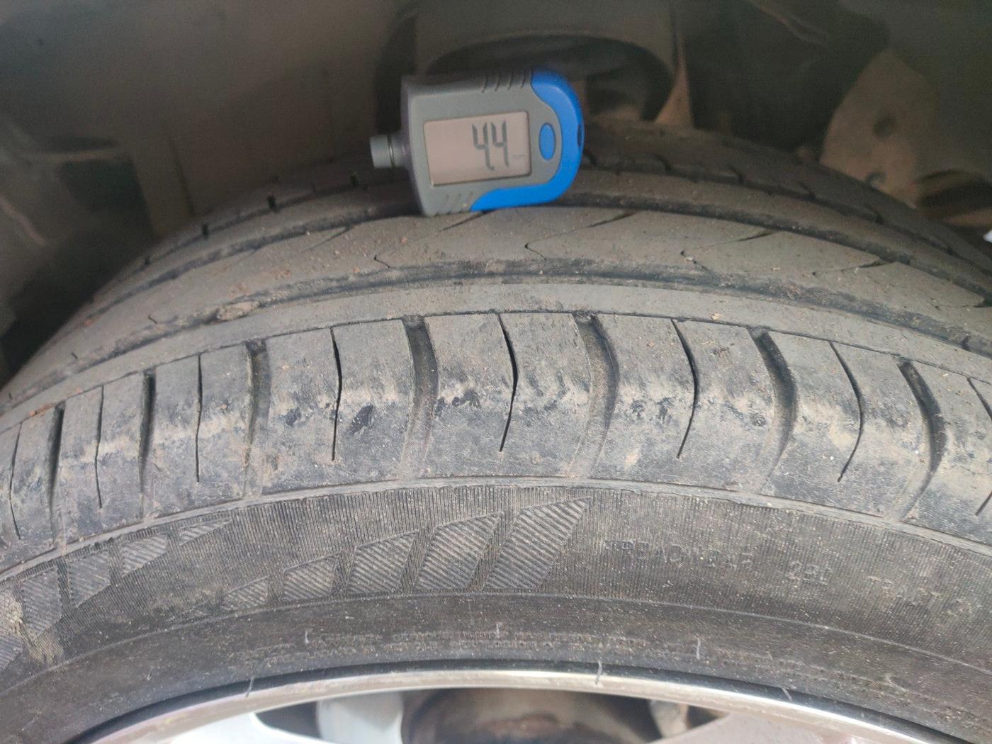 2016 Mahindra Scorpio S6 PLUS 1.99, Diesel, Manual, 1,04,938 km, tyre