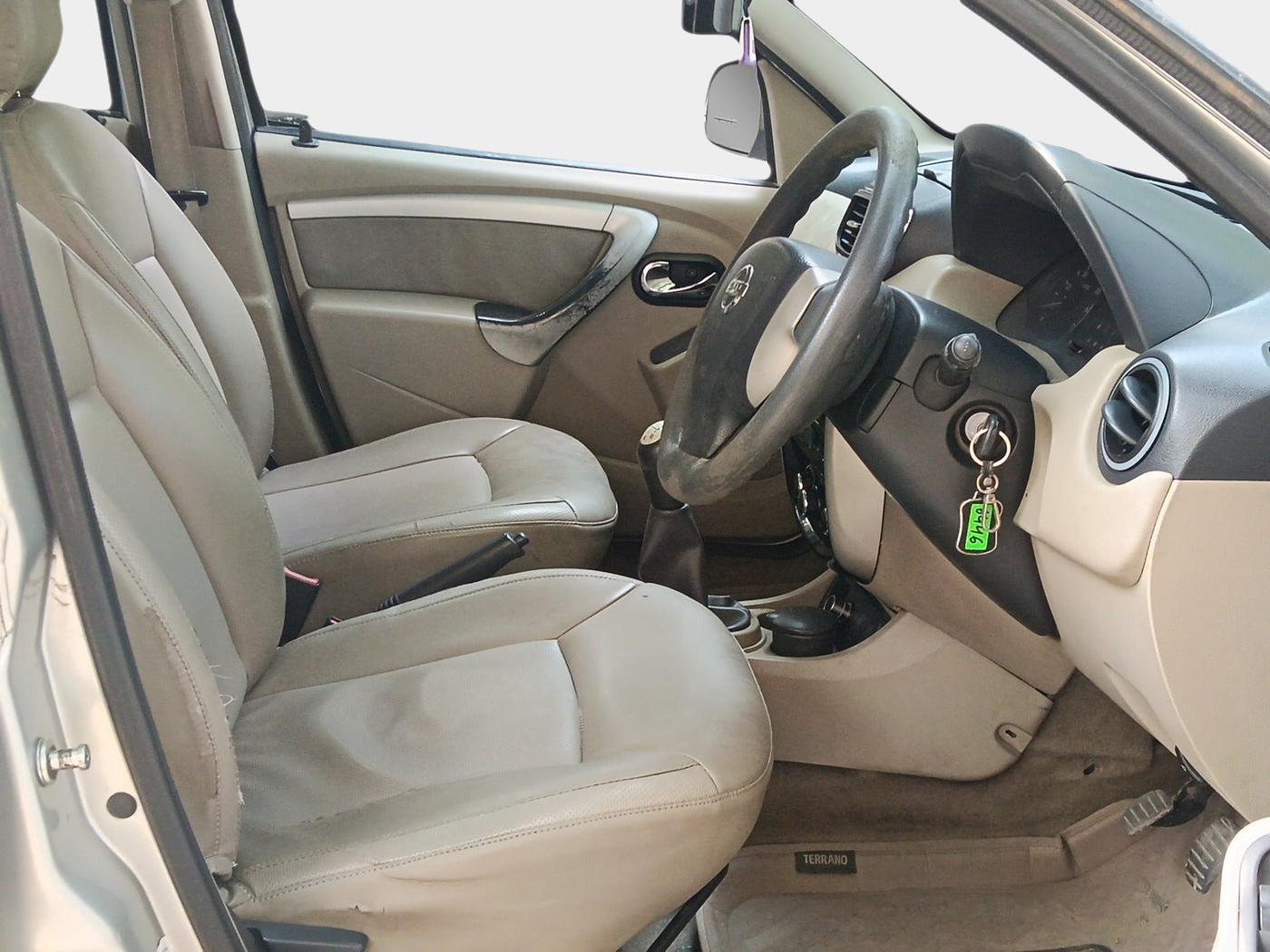 2014 Nissan Terrano XL (D), Diesel, Manual, 3,33,806 km, interior
