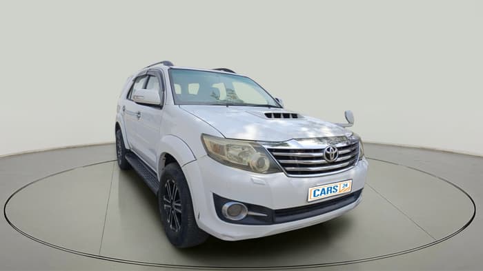 2013 Toyota Fortuner 3.0 4X2 AT, Diesel, Automatic, 1,49,321 km, exterior