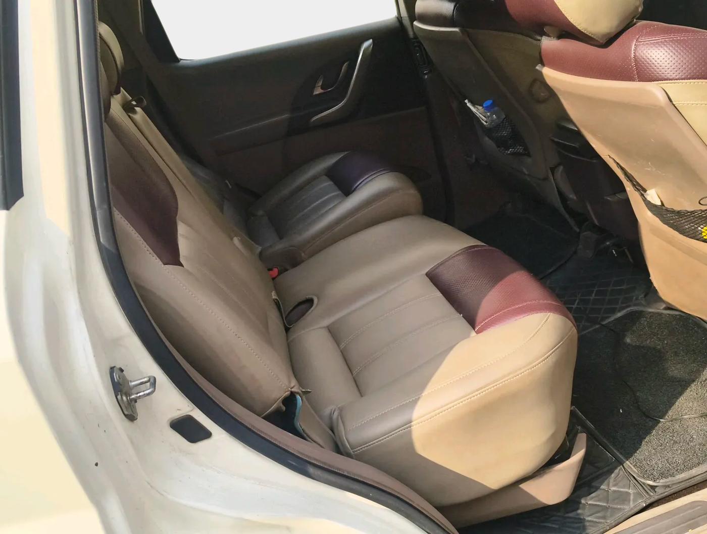2015 Mahindra XUV500 W8, Diesel, Manual, 1,48,965 km, interior