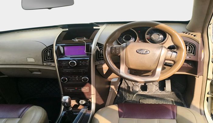 2015 Mahindra XUV500 W8, Diesel, Manual, 1,48,965 km, interior