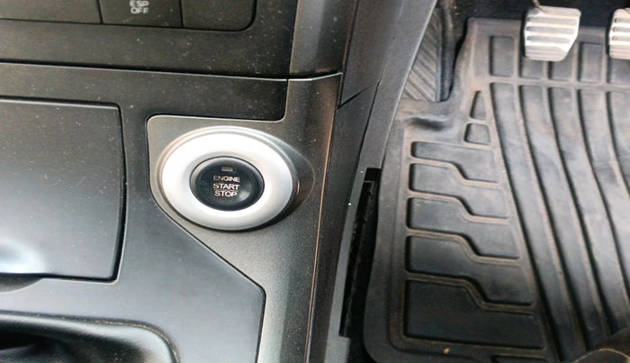 2018 Mahindra XUV500 W10, Diesel, Manual, 44,641 km, interior