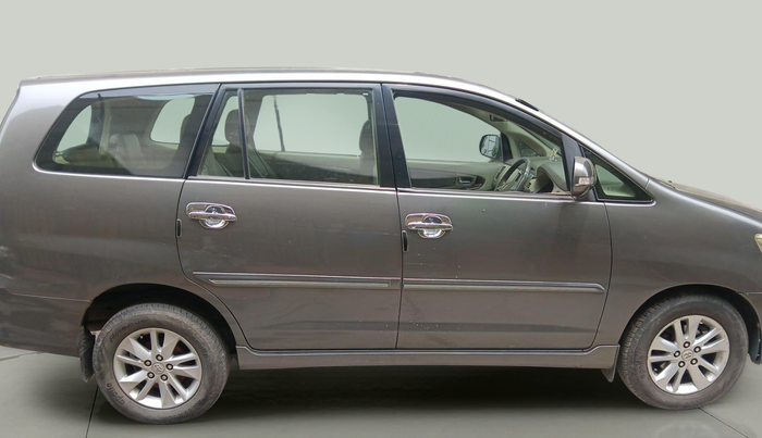 2013 Toyota Innova 2.5 VX 7 STR, Diesel, Manual, 67,310 km, exterior