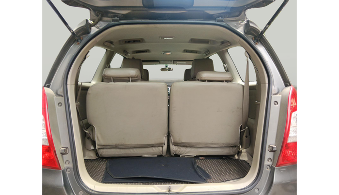 2013 Toyota Innova 2.5 VX 7 STR, Diesel, Manual, 67,310 km, exterior