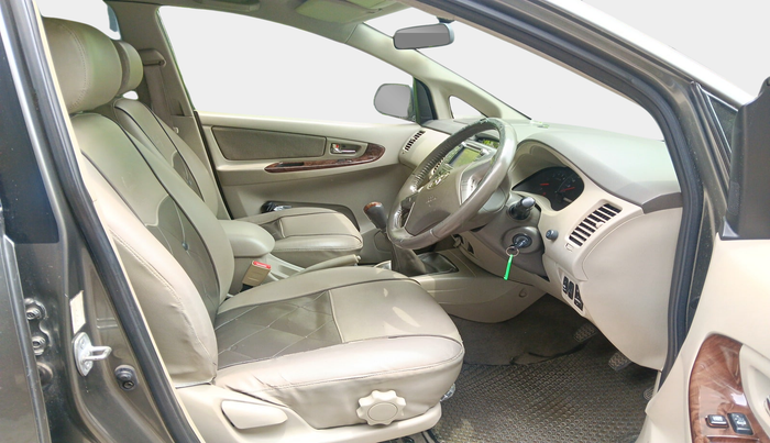 2013 Toyota Innova 2.5 VX 7 STR, Diesel, Manual, 67,310 km, interior