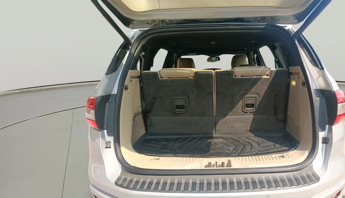 2016 Ford Endeavour TREND 2.2 4X2 AT, Diesel, Automatic, 1,41,344 km, exterior