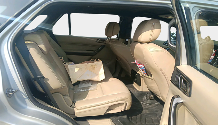 2016 Ford Endeavour TREND 2.2 4X2 AT, Diesel, Automatic, 1,41,344 km, interior
