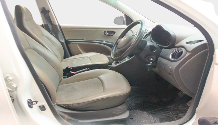 2013 Hyundai i10 MAGNA 1.2, Petrol, Manual, 80,589 km, interior