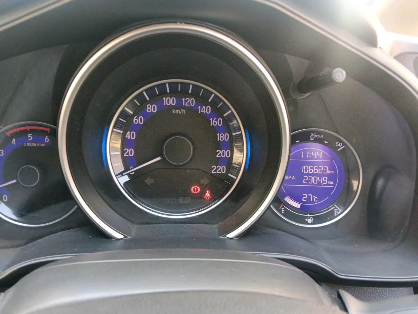 2017 Honda WR-V 1.5L I-DTEC VX MT, Diesel, Manual, 1,06,623 km, interior