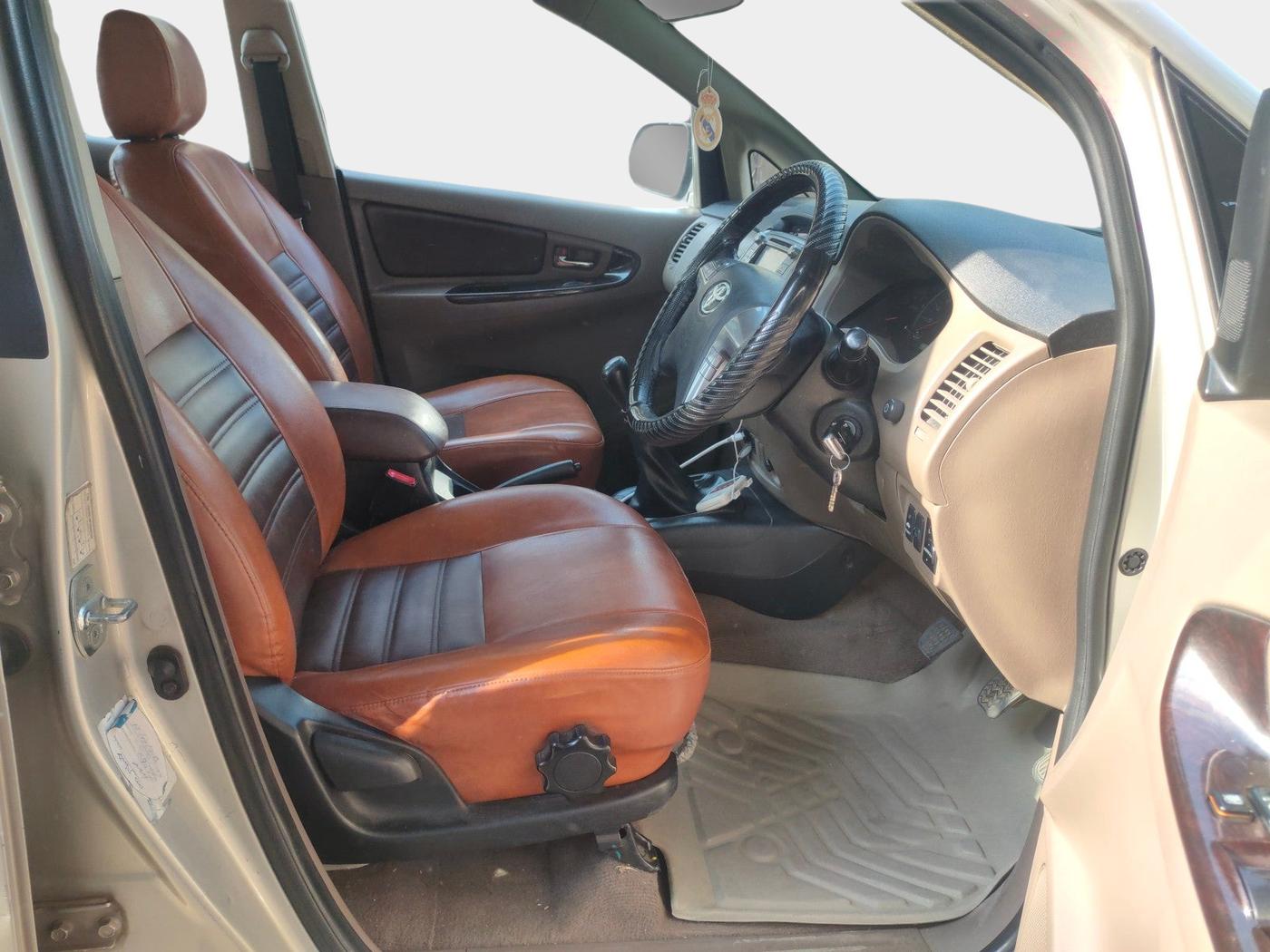 2015 Toyota Innova 2.5 VX 7 STR, Diesel, Manual, 1,43,443 km, interior