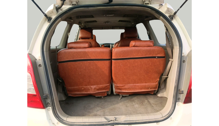 2014 Toyota Innova 2.5 GX 7 STR, Diesel, Manual, 1,74,246 km, exterior