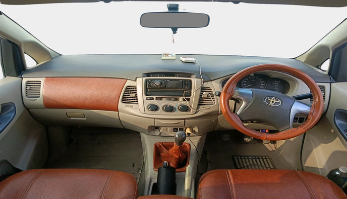 2014 Toyota Innova 2.5 GX 7 STR, Diesel, Manual, 1,74,246 km, interior