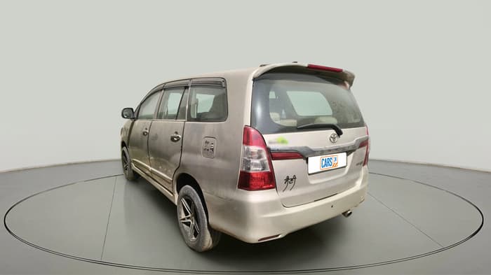 2014 Toyota Innova 2.5 GX 7 STR, Diesel, Manual, 1,28,340 km, exterior