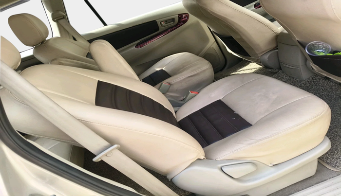 2014 Toyota Innova 2.5 GX 7 STR, Diesel, Manual, 1,28,340 km, interior