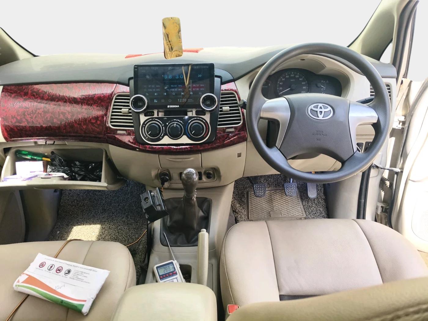 2014 Toyota Innova 2.5 GX 7 STR, Diesel, Manual, 1,28,340 km, interior