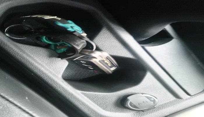 2024 Volkswagen VIRTUS Topline 1.0 TSI MT (Electric Seats), Petrol, Manual, 23,601 km, interior