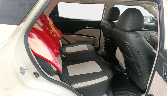 2022 Mahindra XUV300 W8 1.5 DIESEL, Diesel, Manual, 13,637 km, interior