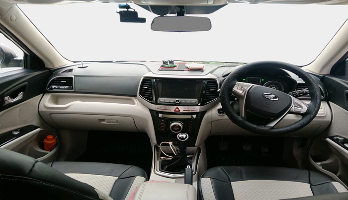 2022 Mahindra XUV300 W8 1.5 DIESEL, Diesel, Manual, 13,637 km, interior