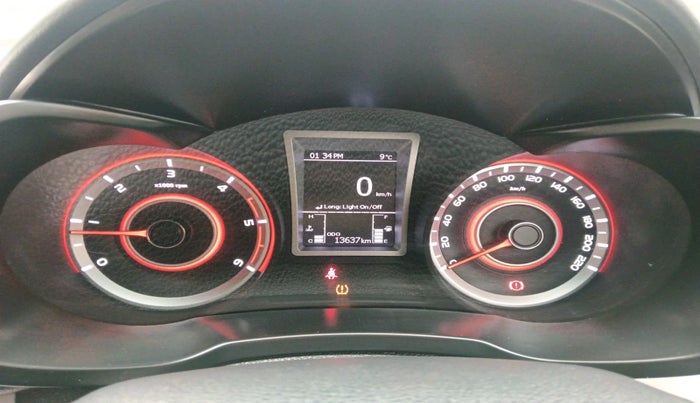 2022 Mahindra XUV300 W8 1.5 DIESEL, Diesel, Manual, 13,637 km, interior