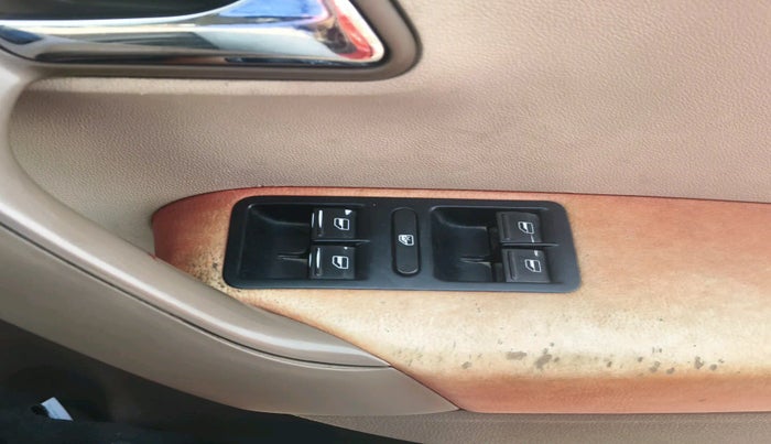 2013 Skoda Rapid ELEGANCE 1.6 TDI CR MT, Diesel, Manual, 1,45,716 km, interior