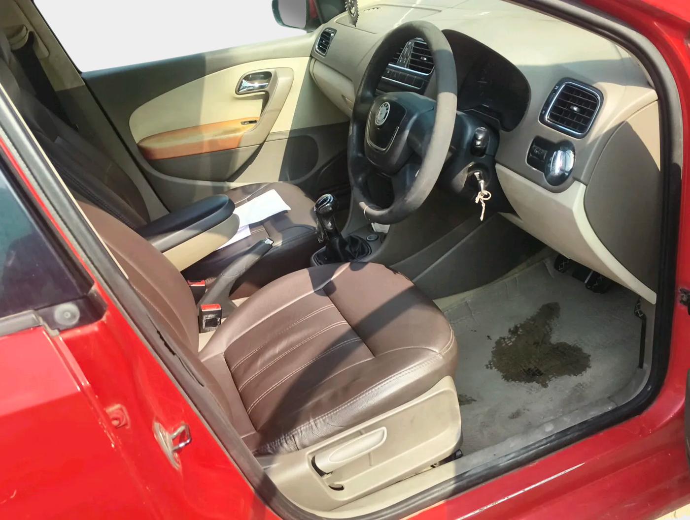 2013 Skoda Rapid ELEGANCE 1.6 TDI CR MT, Diesel, Manual, 1,45,716 km, interior