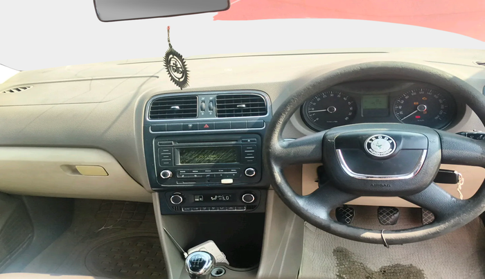 2013 Skoda Rapid ELEGANCE 1.6 TDI CR MT, Diesel, Manual, 1,45,716 km, interior