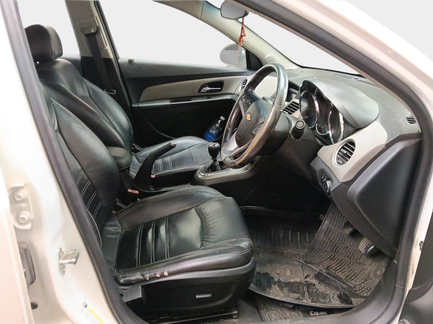 2015 Chevrolet Cruze LTZ, Diesel, Manual, 1,25,000 km, interior