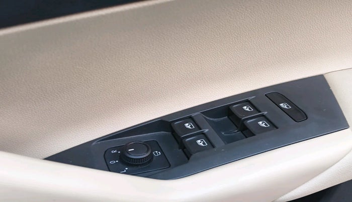 2023 Volkswagen VIRTUS TOPLINE TSI 1.0 AT, Petrol, Automatic, 17,007 km, interior