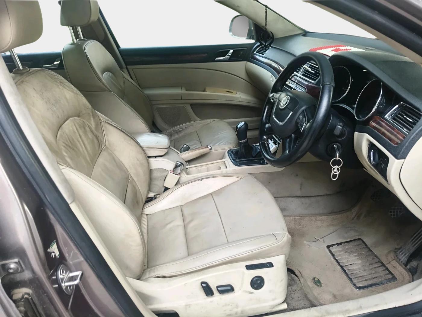 2011 Skoda Superb ELEGANCE 1.8 TSI MT, Petrol, Manual, 80,741 km, interior